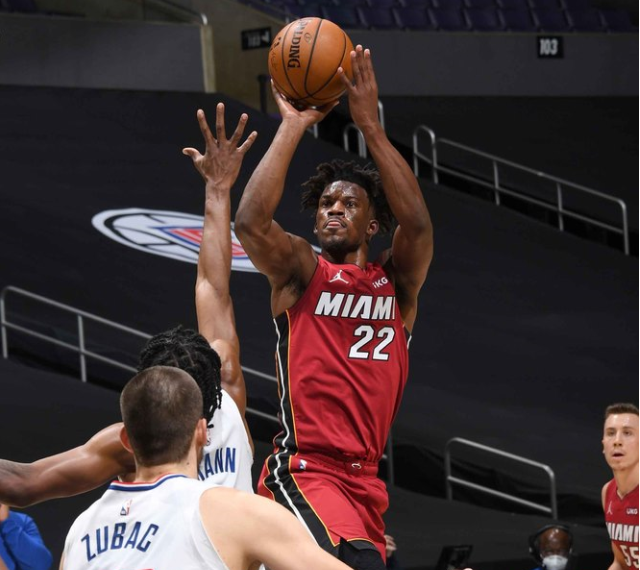  艾顿防守端统治油漆区，开拓者主场力克快船保留附加赛悬念