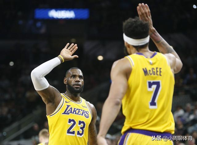 九游体育官方网站- 湖人队签下自由球员中锋，内线实力显著提升  