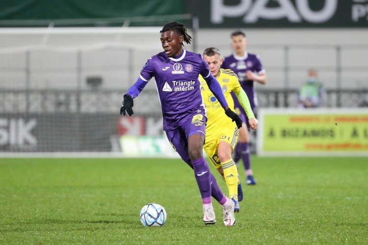 九游体育官方网站- 斯特拉斯堡冬季转会窗动作频频，连签两北欧强力中卫  